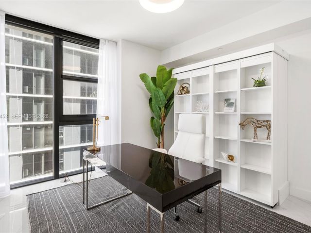 4-bedroom condo for rent in Miami - 700 NE 24th Street 1601 - MondialRealty