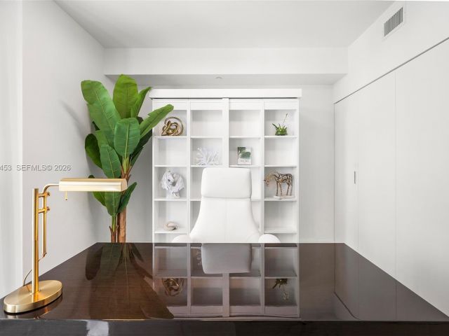 4-bedroom condo for rent in Miami - 700 NE 24th Street 1601 - MondialRealty