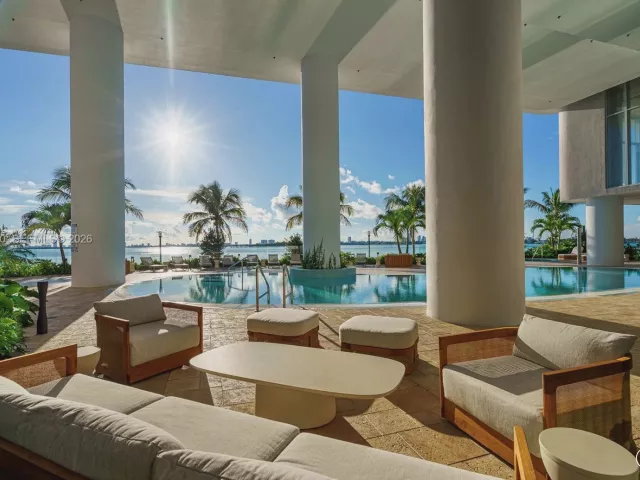 2-bedroom condo for rent in Miami - 700 NE 24th Street 3202 - MondialRealty