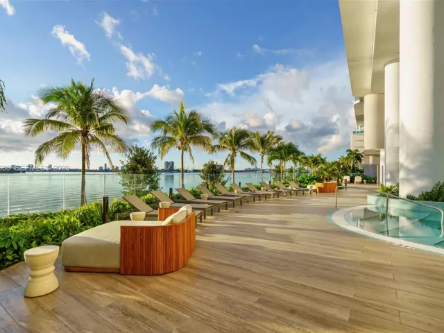 2-bedroom condo for rent in Miami - 700 NE 24th Street 3202 - MondialRealty