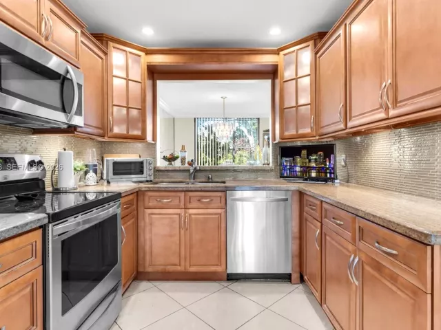 2-bedroom home for sale in Doral - 9943 Costa Del Sol Blvd B-108A - MondialRealty