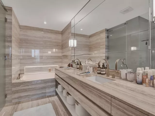 Apartment for sale  Unit #4602 - photo 7136840