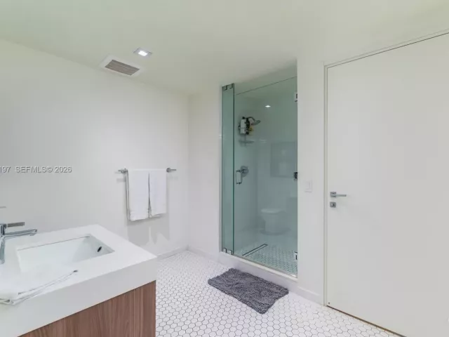 Apartment for rent  Unit #502 - photo 7137100