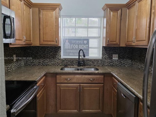 Home for rent at 4964 SW 121st Ave 0 - photo 7427612