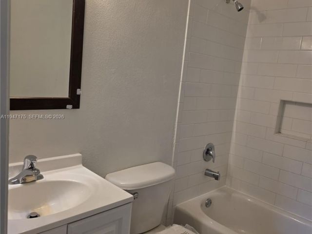 Home for rent at 4964 SW 121st Ave 0 - photo 7427623