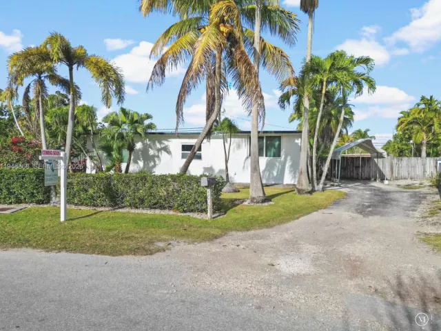 3-bedroom home for sale in Homestead - 29100 Kentucky Rd - MondialRealty