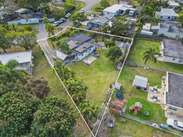 3-bedroom home for sale in Homestead - 29100 Kentucky Rd - MondialRealty