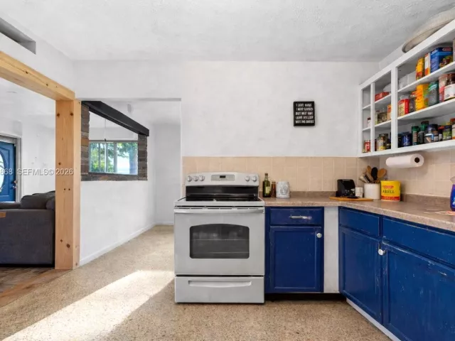 3-bedroom home for sale in Homestead - 29100 Kentucky Rd - MondialRealty