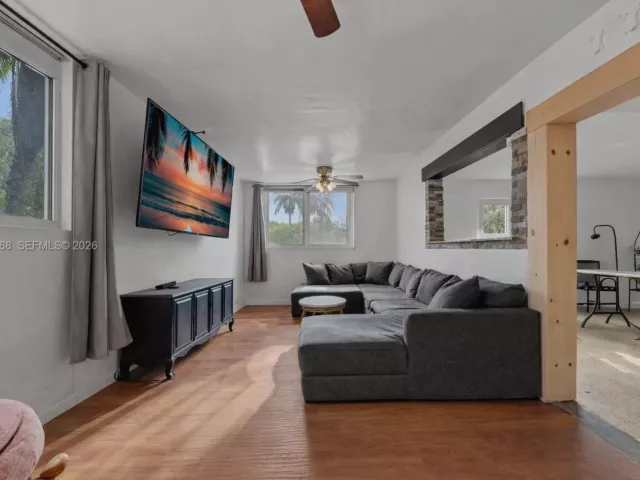 3-bedroom home for sale in Homestead - 29100 Kentucky Rd - MondialRealty