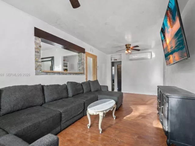 3-bedroom home for sale in Homestead - 29100 Kentucky Rd - MondialRealty