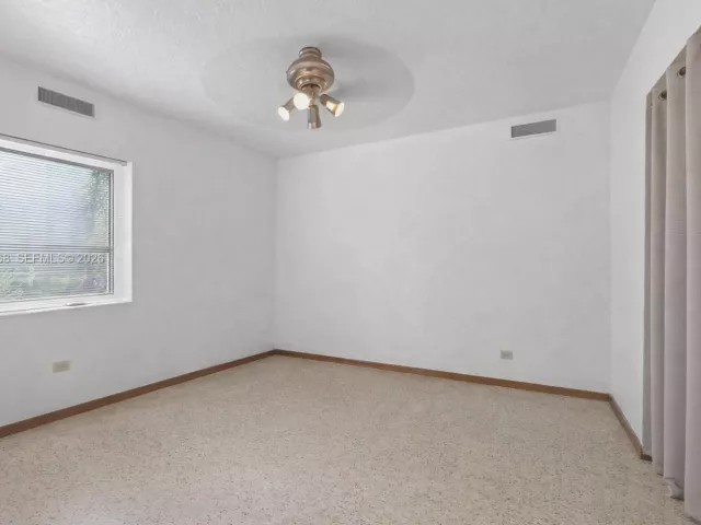 3-bedroom home for sale in Homestead - 29100 Kentucky Rd - MondialRealty