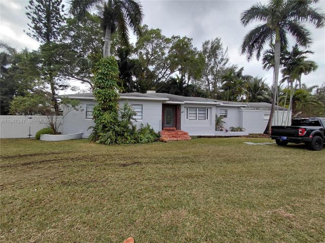 Home for rent at 1050 NE 82nd St 3 - photo 7515120