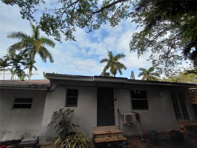 Home for rent at 1050 NE 82nd St 3 - photo 7515121