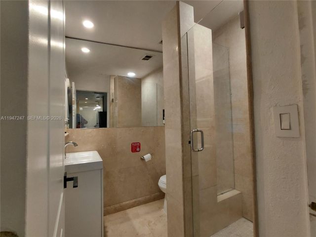 Home for rent at 1050 NE 82nd St 3 - photo 7515127