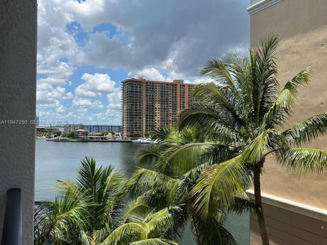 1-bedroom condo for rent in Sunny Isles Beach - 17100 N Bay Rd 1509 - MondialRealty