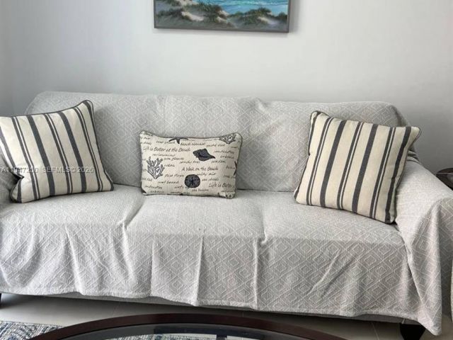1-bedroom condo for rent in Sunny Isles Beach - 17100 N Bay Rd 1509 - MondialRealty
