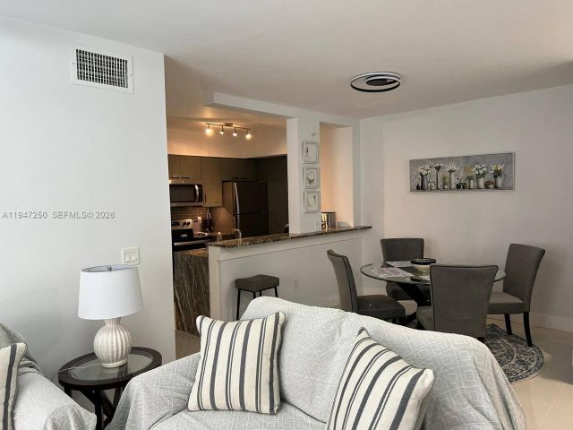 1-bedroom condo for rent in Sunny Isles Beach - 17100 N Bay Rd 1509 - MondialRealty