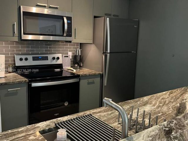 1-bedroom condo for rent in Sunny Isles Beach - 17100 N Bay Rd 1509 - MondialRealty