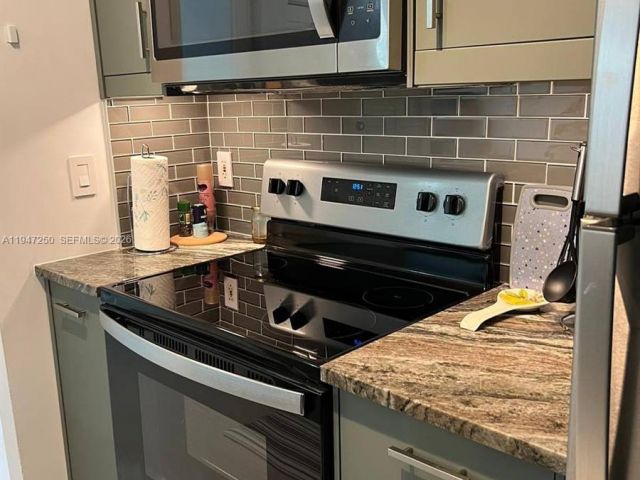 1-bedroom condo for rent in Sunny Isles Beach - 17100 N Bay Rd 1509 - MondialRealty