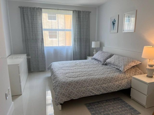 1-bedroom condo for rent in Sunny Isles Beach - 17100 N Bay Rd 1509 - MondialRealty