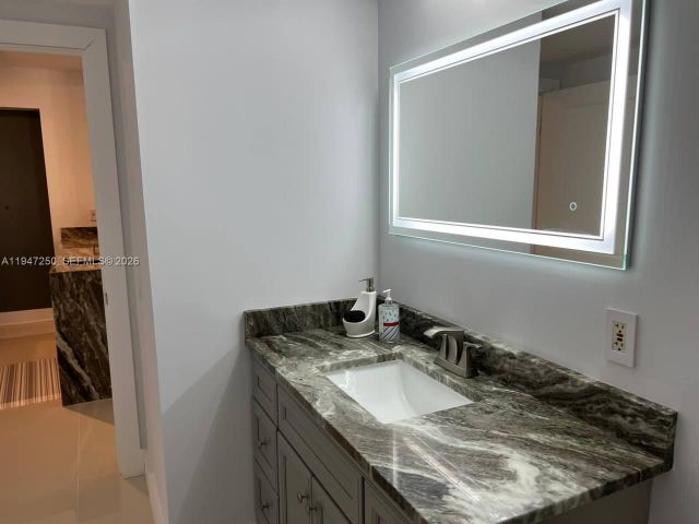 1-bedroom condo for rent in Sunny Isles Beach - 17100 N Bay Rd 1509 - MondialRealty