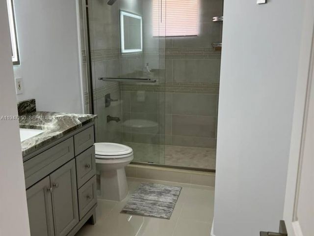 1-bedroom condo for rent in Sunny Isles Beach - 17100 N Bay Rd 1509 - MondialRealty