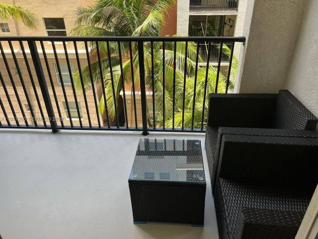1-bedroom condo for rent in Sunny Isles Beach - 17100 N Bay Rd 1509 - MondialRealty