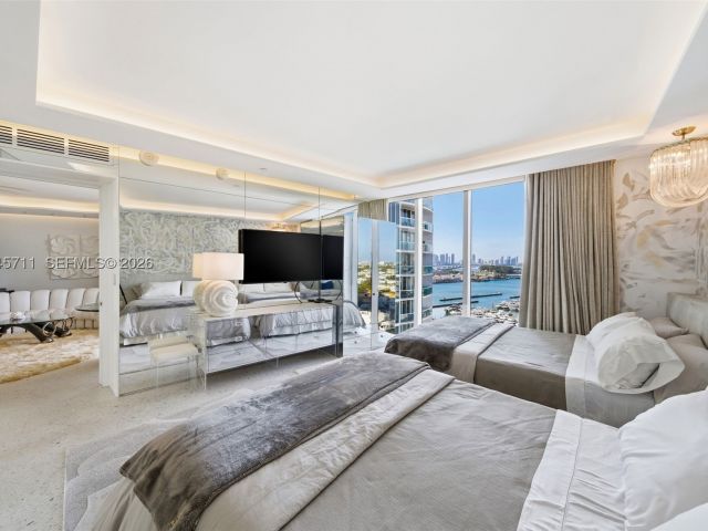 1-bedroom condo for sale in Miami Beach - 1000 S Pointe Dr 1606 - MondialRealty