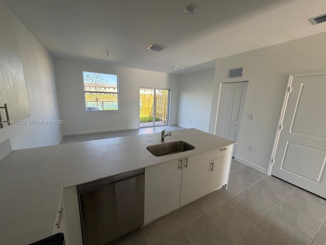 3-bedroom home for rent in Homestead - 2732 SE 26 AVE 2732 - MondialRealty