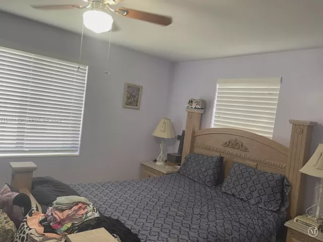 2-bedroom home for sale in Pembroke Pines - 6852 SW 11th St - MondialRealty