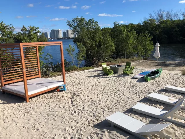2-bedroom condo for sale in North Miami Beach - 16385 Biscayne Blvd 1417 - MondialRealty