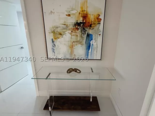 2-bedroom condo for sale in Miami Beach - 5757 Collins Ave 504 - MondialRealty