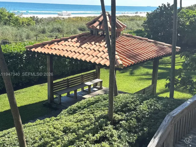 2-bedroom condo for sale in Miami Beach - 5757 Collins Ave 504 - MondialRealty