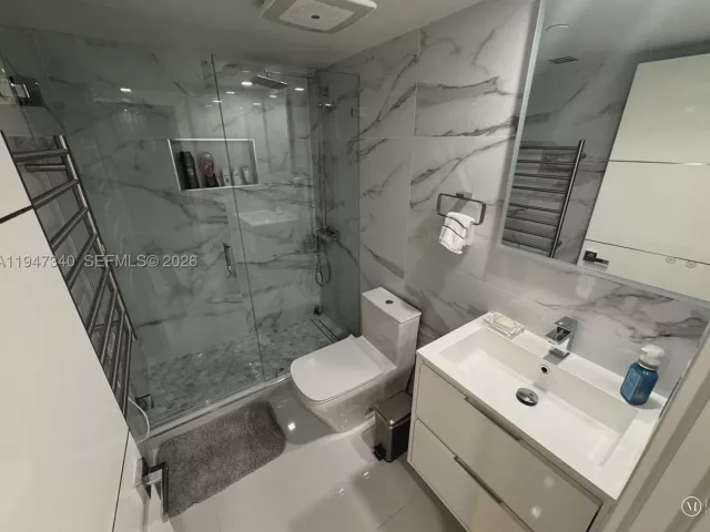 2-bedroom condo for sale in Miami Beach - 5757 Collins Ave 504 - MondialRealty