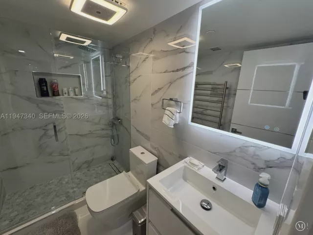 2-bedroom condo for sale in Miami Beach - 5757 Collins Ave 504 - MondialRealty