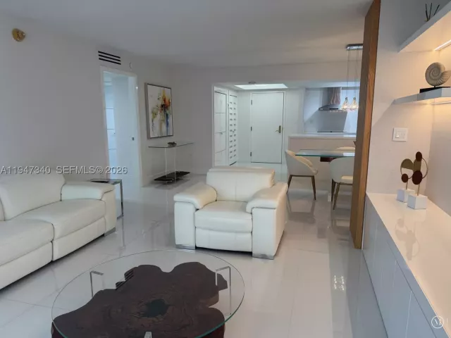 2-bedroom condo for sale in Miami Beach - 5757 Collins Ave 504 - MondialRealty