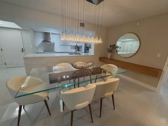 2-bedroom condo for sale in Miami Beach - 5757 Collins Ave 504 - MondialRealty