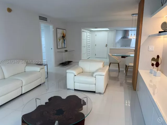 2-bedroom condo for sale in Miami Beach - 5757 Collins Ave 504 - MondialRealty