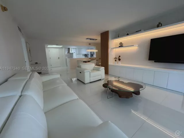 2-bedroom condo for sale in Miami Beach - 5757 Collins Ave 504 - MondialRealty