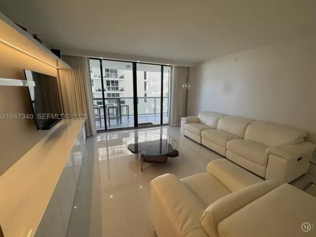 2-bedroom condo for sale in Miami Beach - 5757 Collins Ave 504 - MondialRealty