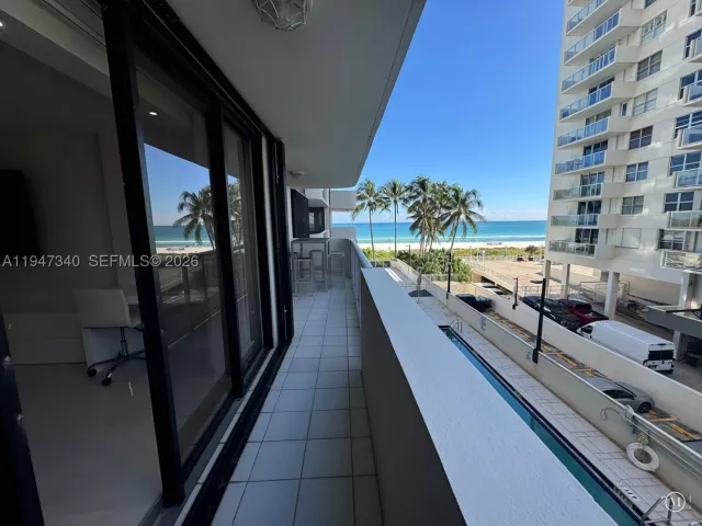 2-bedroom condo for sale in Miami Beach - 5757 Collins Ave 504 - MondialRealty