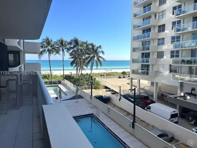 2-bedroom condo for sale in Miami Beach - 5757 Collins Ave 504 - MondialRealty