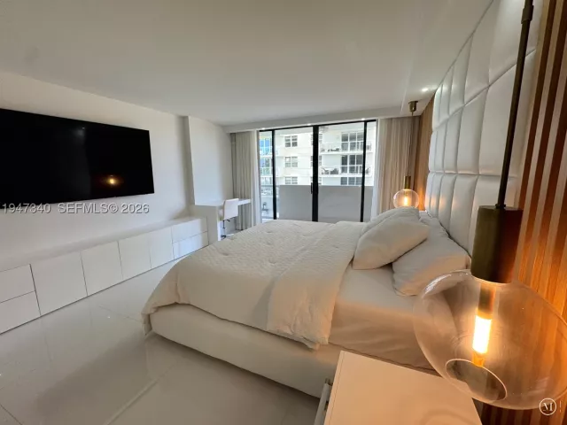 2-bedroom condo for sale in Miami Beach - 5757 Collins Ave 504 - MondialRealty