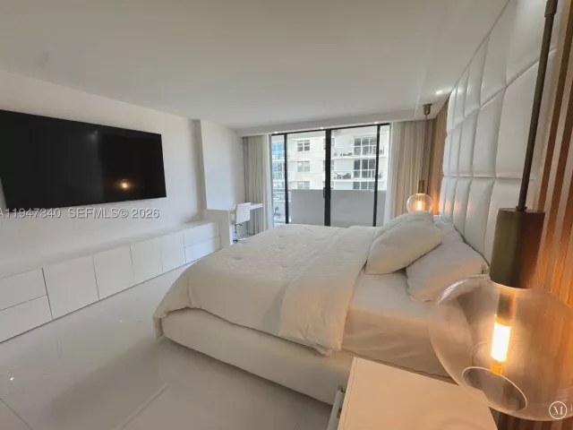 2-bedroom condo for sale in Miami Beach - 5757 Collins Ave 504 - MondialRealty