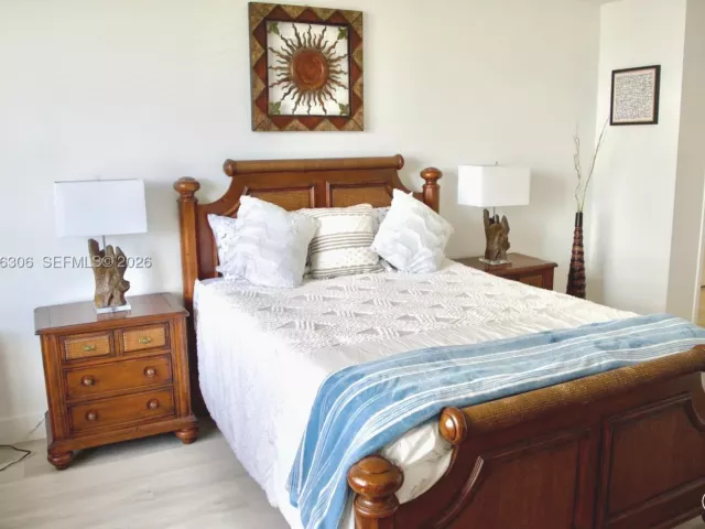 1-bedroom condo for rent in Hollywood - 3725 S Ocean Dr 423 - MondialRealty