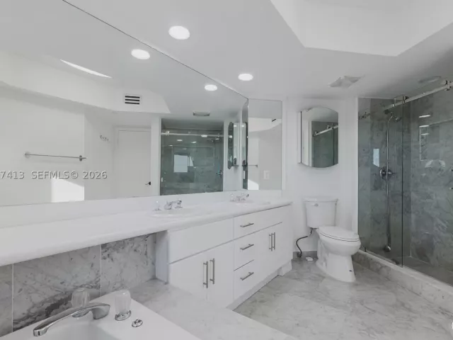 3-bedroom condo for sale in Sunny Isles Beach - 16485 Collins Ave 338 - MondialRealty