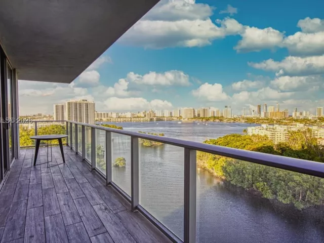 3-bedroom condo for sale in North Miami Beach - 16385 Biscayne Blvd 1415 - MondialRealty