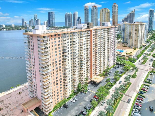 2-bedroom condo for rent in Sunny Isles Beach - 251 174th St 311 - MondialRealty
