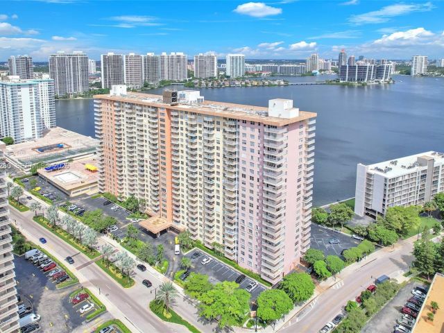2-bedroom condo for rent in Sunny Isles Beach - 251 174th St 311 - MondialRealty
