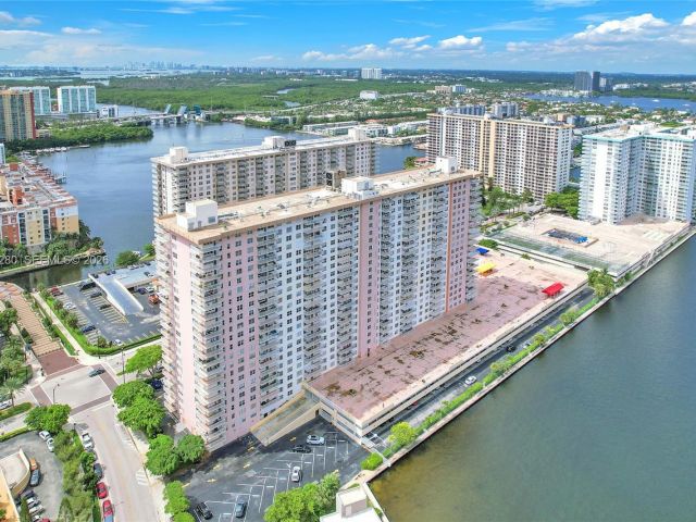 2-bedroom condo for rent in Sunny Isles Beach - 251 174th St 311 - MondialRealty
